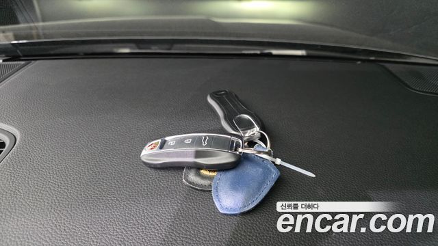 Porsche Cayenne 2021 — photo 24