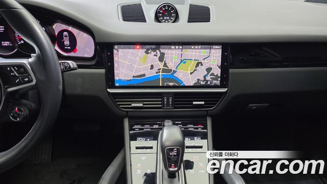 Porsche Cayenne 2021 — photo 25
