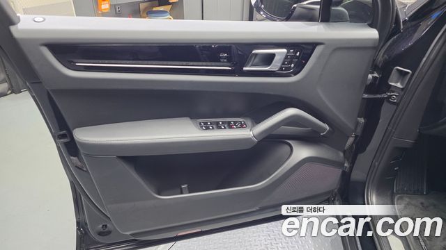 Porsche Cayenne 2021 — photo 14