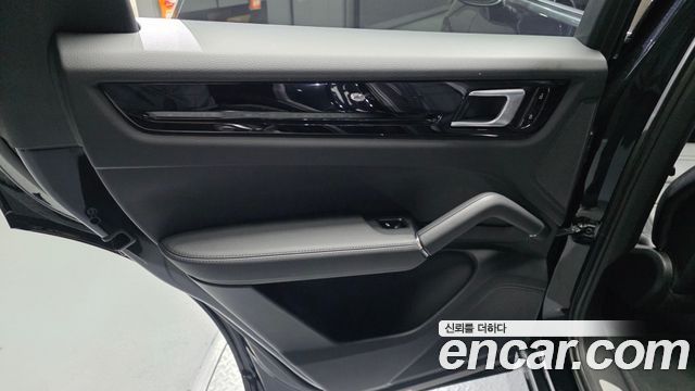 Porsche Cayenne 2021 — photo 15