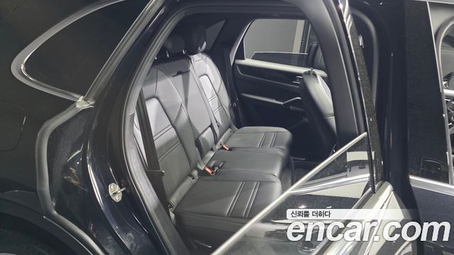 Porsche Cayenne 2021 — photo 16