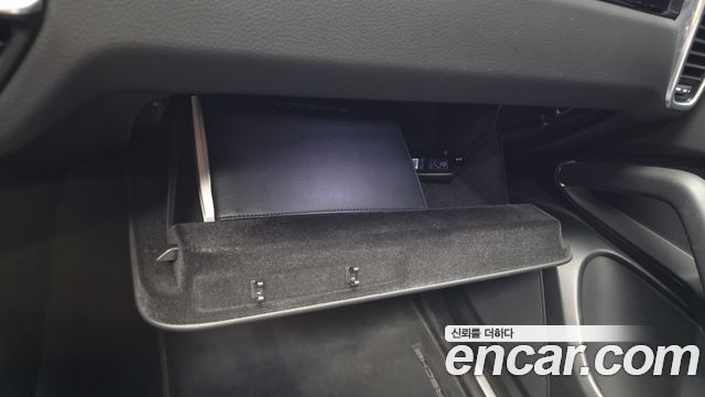 Porsche Cayenne 2021 — photo 31