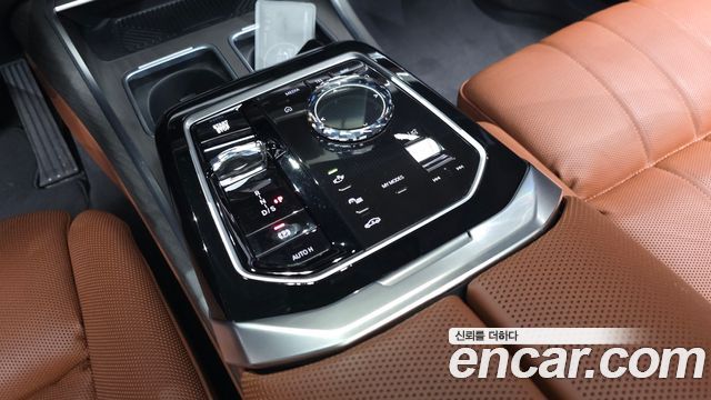 BMW 7-Series 2025 — photo 9