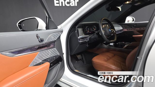 BMW 7-Series 2025 — photo 10