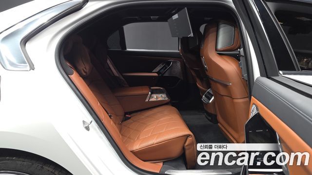 BMW 7-Series 2025 — photo 12