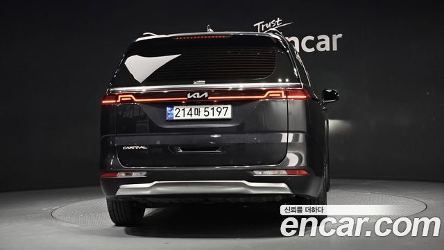 Kia Canival 2023 — photo 4