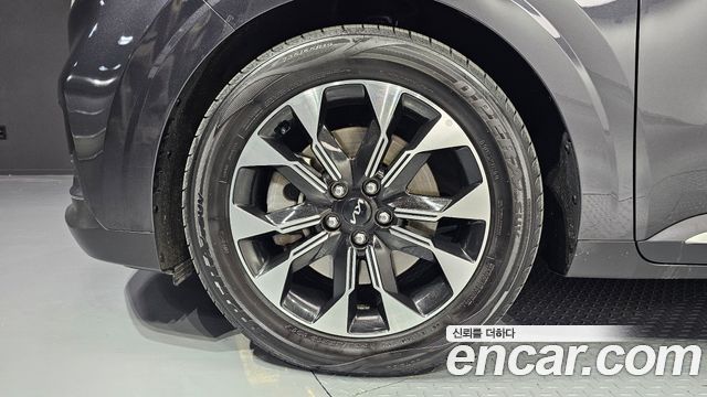 Kia Canival 2023 — photo 5