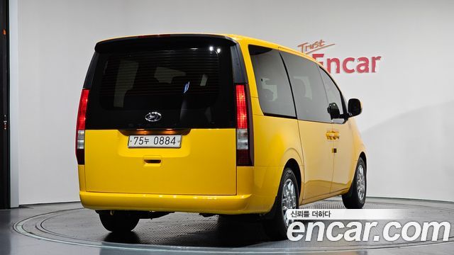 Hyundai Staria 2022 — photo 2