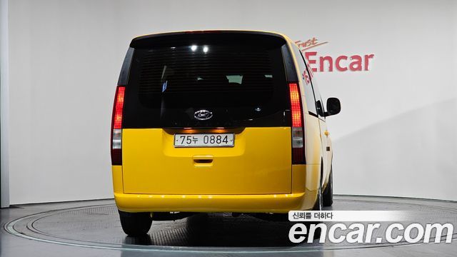Hyundai Staria 2022 — photo 4
