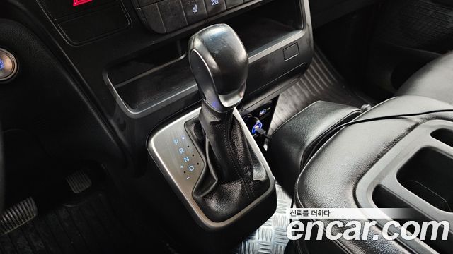 Hyundai Staria 2022 — photo 12