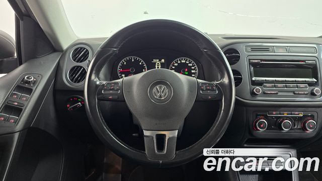 Volkswagen Tiguan 2015 — photo 12