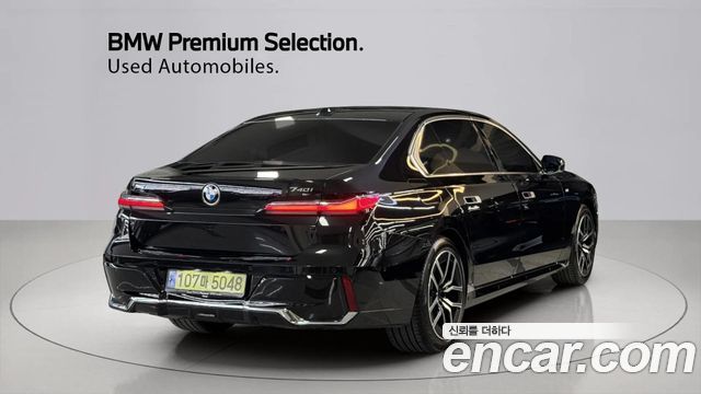 BMW 7-Series 2025 — photo 2