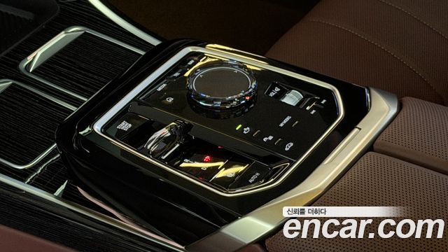 BMW 7-Series 2025 — photo 9