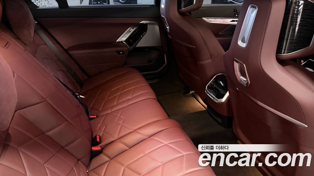 BMW 7-Series 2025 — photo 10