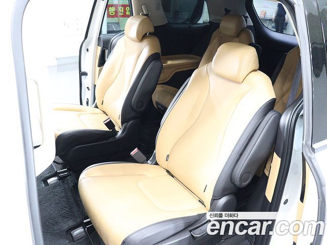 Kia Canival 2023 — photo 16