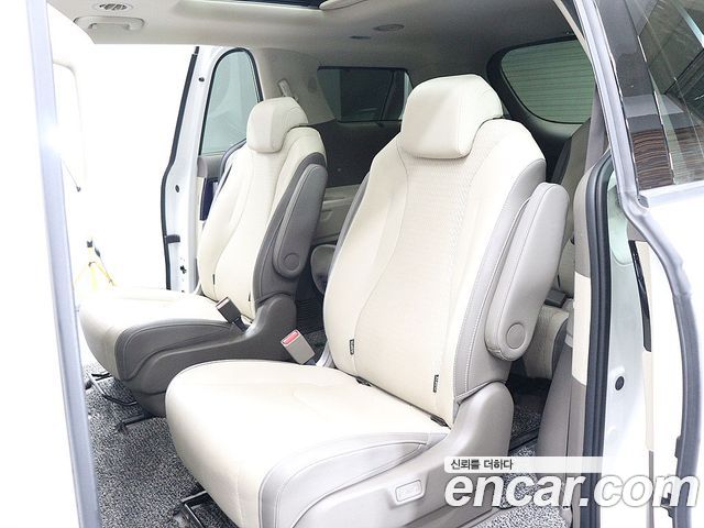 Kia Canival 2022 — photo 16