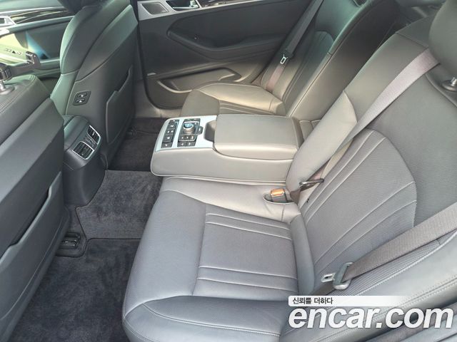 Genesis G80 2018 — photo 8