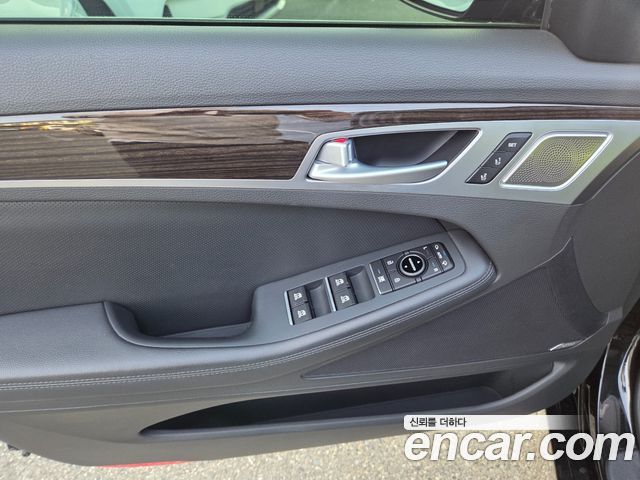Genesis G80 2018 — photo 17