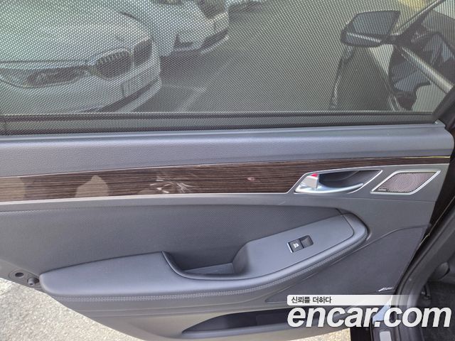 Genesis G80 2018 — photo 18