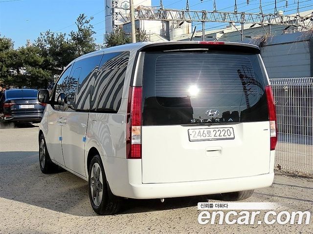 Hyundai Staria 2023 — photo 2