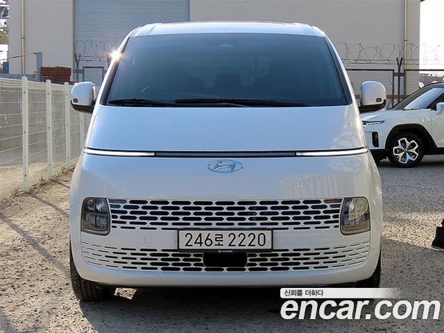 Hyundai Staria 2023 — photo 3