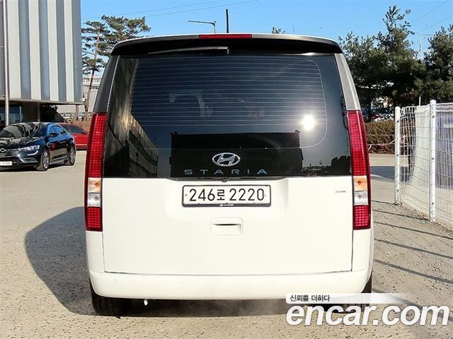 Hyundai Staria 2023 — photo 4