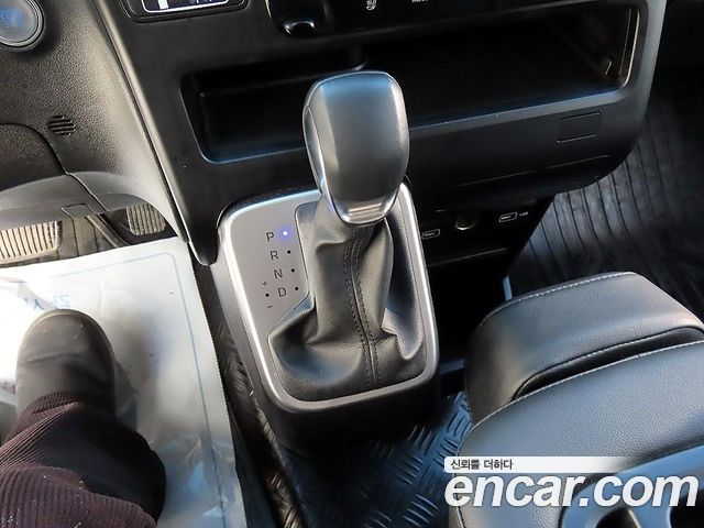 Hyundai Staria 2023 — photo 9