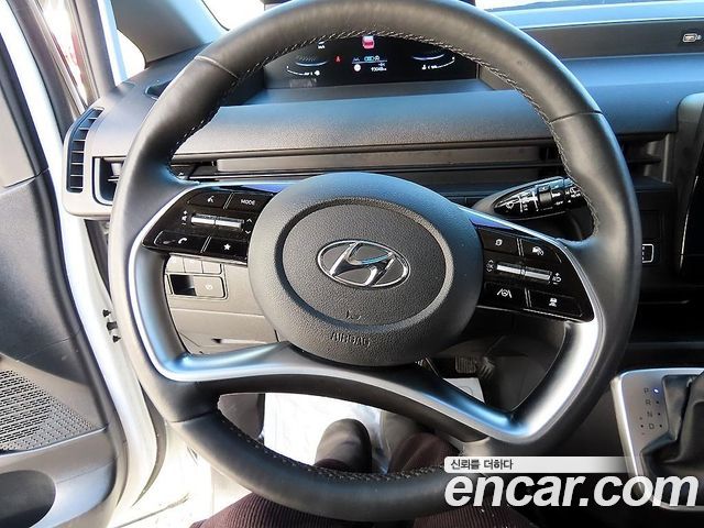 Hyundai Staria 2023 — photo 14