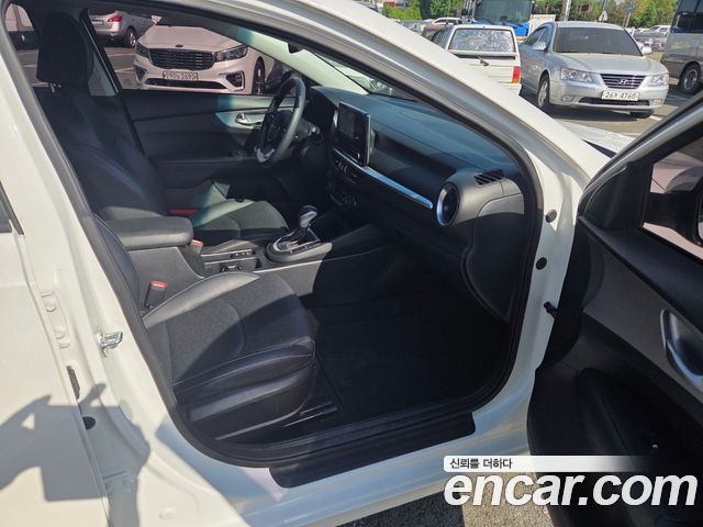 Kia K3 2022 — photo 11