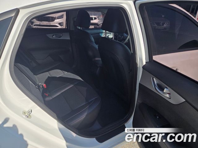 Kia K3 2022 — photo 12