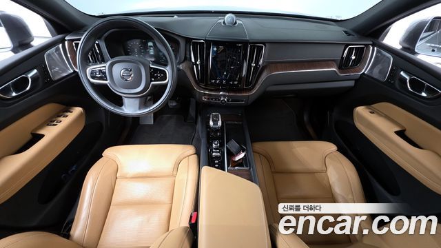 Volvo XC60 2021 — photo 10