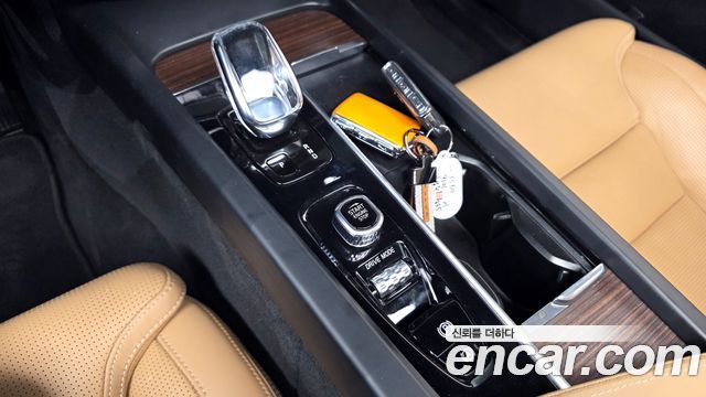 Volvo XC60 2021 — photo 12