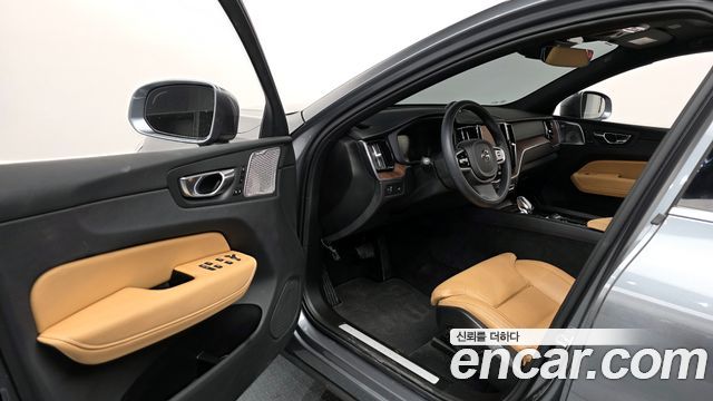 Volvo XC60 2021 — photo 13