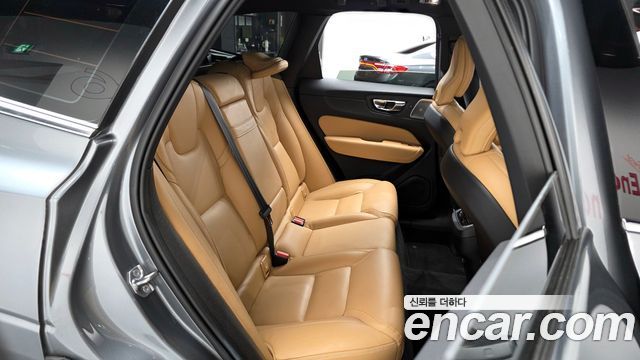 Volvo XC60 2021 — photo 17