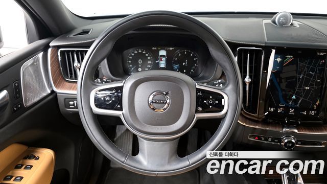 Volvo XC60 2021 — photo 18