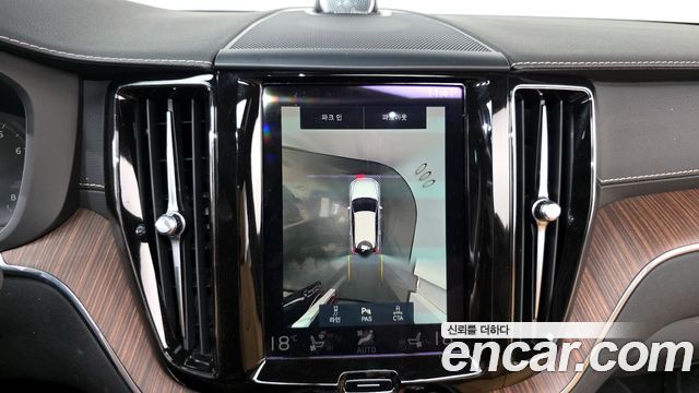 Volvo XC60 2021 — photo 19