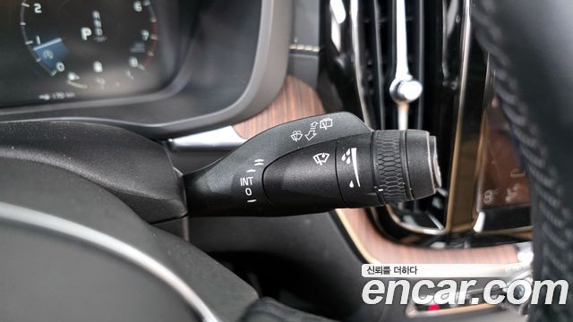Volvo XC60 2021 — photo 23