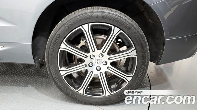 Volvo XC60 2021 — photo 7