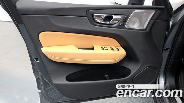 Volvo XC60 2021 — photo 14