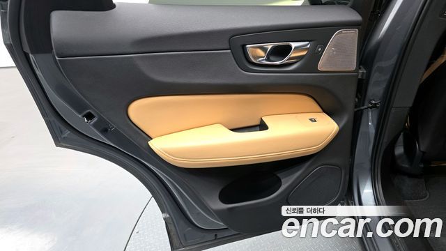 Volvo XC60 2021 — photo 15