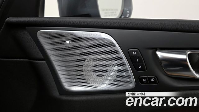 Volvo XC60 2021 — photo 27