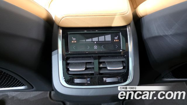 Volvo XC60 2021 — photo 30
