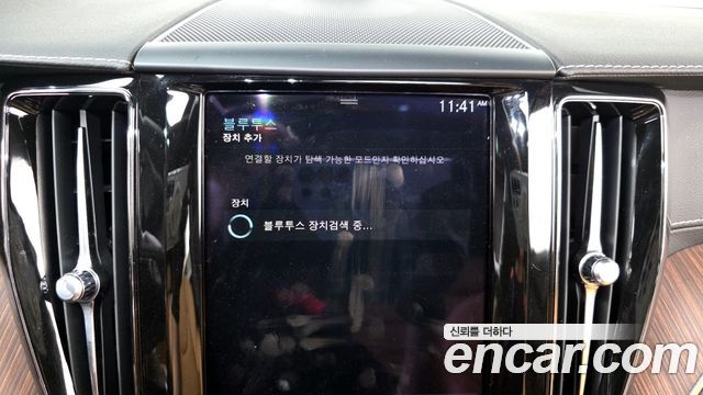 Volvo XC60 2021 — photo 32