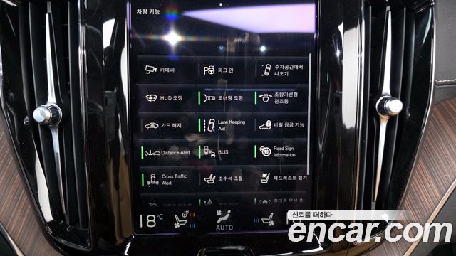 Volvo XC60 2021 — photo 33