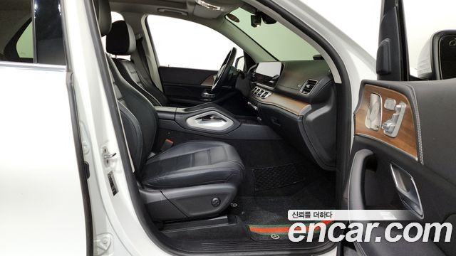 Mercedes-Benz GLE-Class 2021 — photo 11