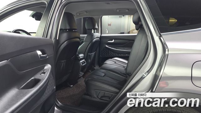 Hyundai Santafe 2023 — photo 16
