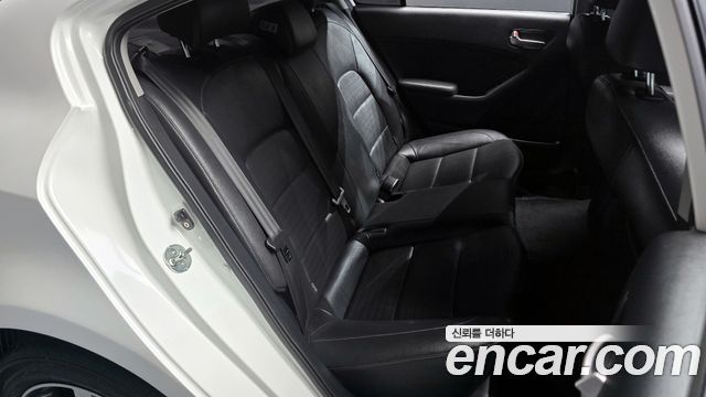 Kia K3 2018 — photo 17
