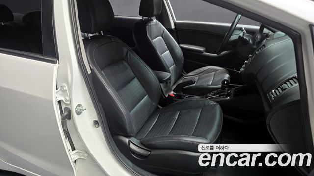 Kia K3 2018 — photo 16