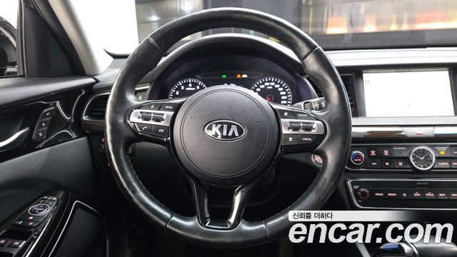 Kia K7 2018 — photo 13