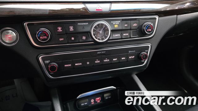 Kia K7 2018 — photo 16